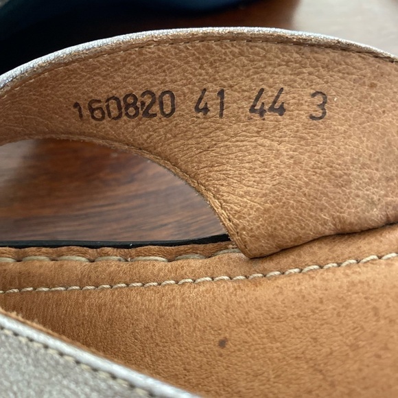 JOSEF SEIBEL leather Sandal silver strap w/ single flower accent size 9-9.5 - Picture 6 of 12